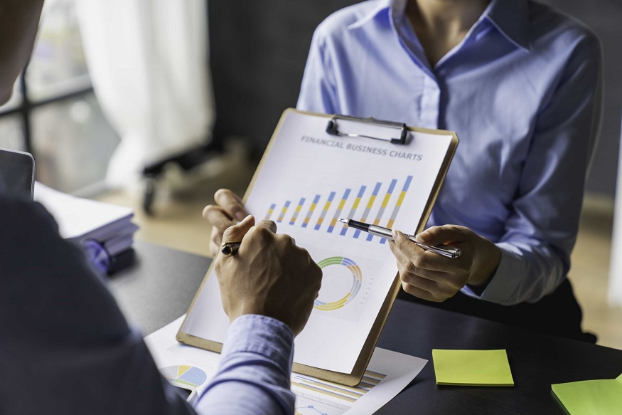 How Investment Banking Recruiting Agencies Compete for Specialized Finance Talent